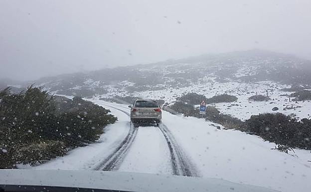 Nevando en el Teide este viernes.