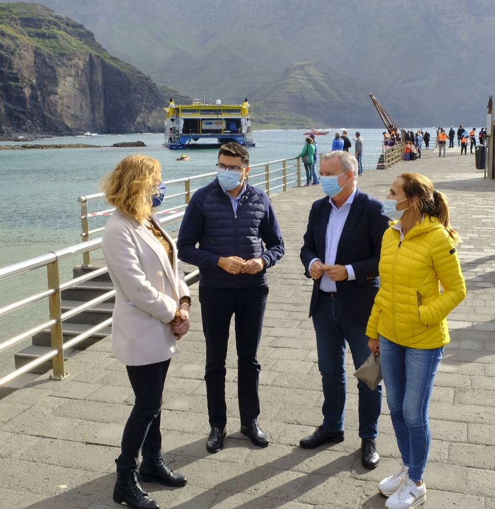 Imagen de esta tarde con responsables del Ejecutivo canario y la delegación del Gobierno. 