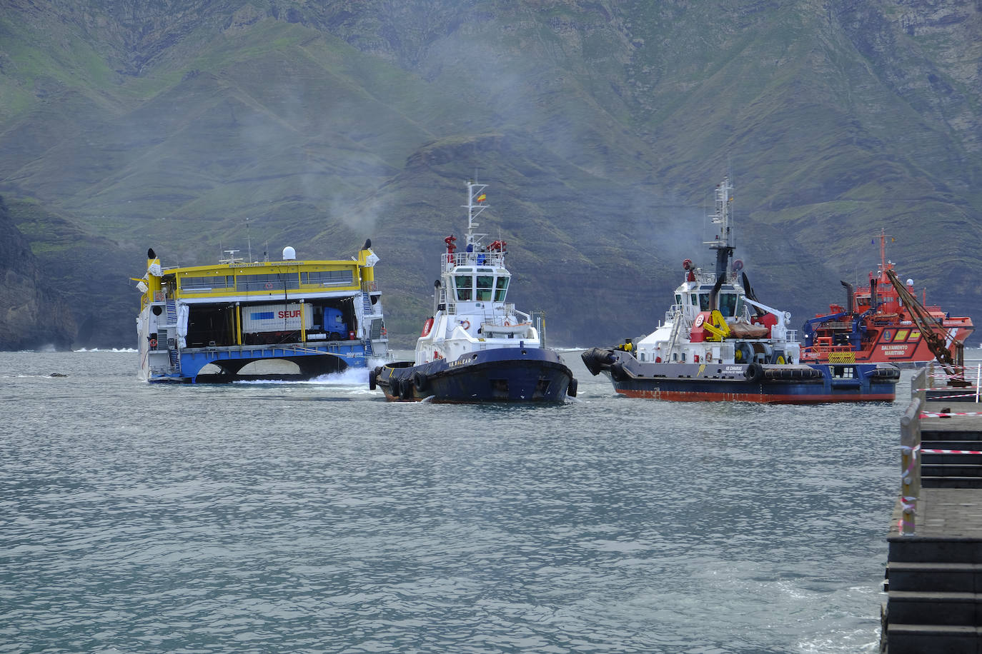 Fotos: Agaete sigue pendiente de las tareas de rescate del Bentago Express