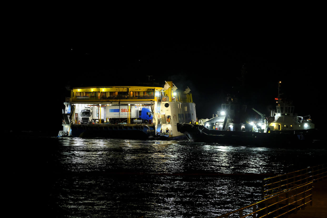 Fotos: Agaete sigue pendiente de las tareas de rescate del Bentago Express