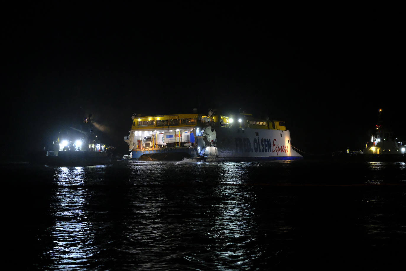 Fotos: Agaete sigue pendiente de las tareas de rescate del Bentago Express