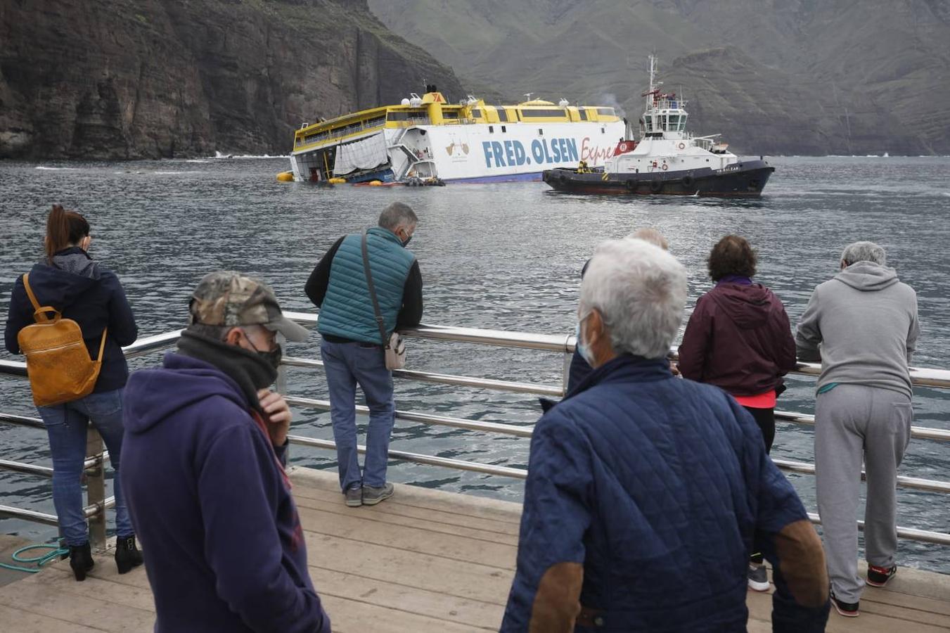 Fotos: Así está el ferri encallado en Agaete