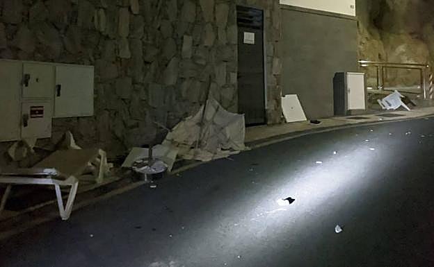 Destrozos causados durante la pelea. 