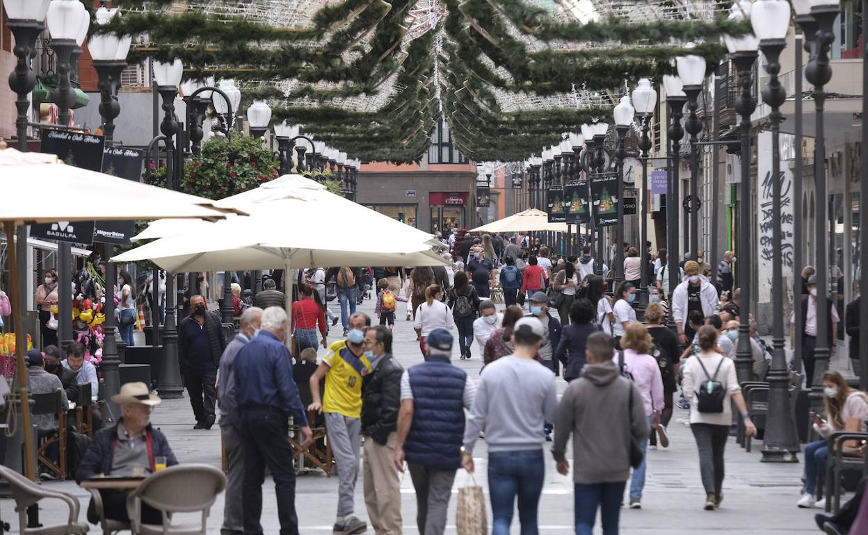 Las tasas de transmisión del virus en la capital grancanaria ya superan a la tinerfeña
