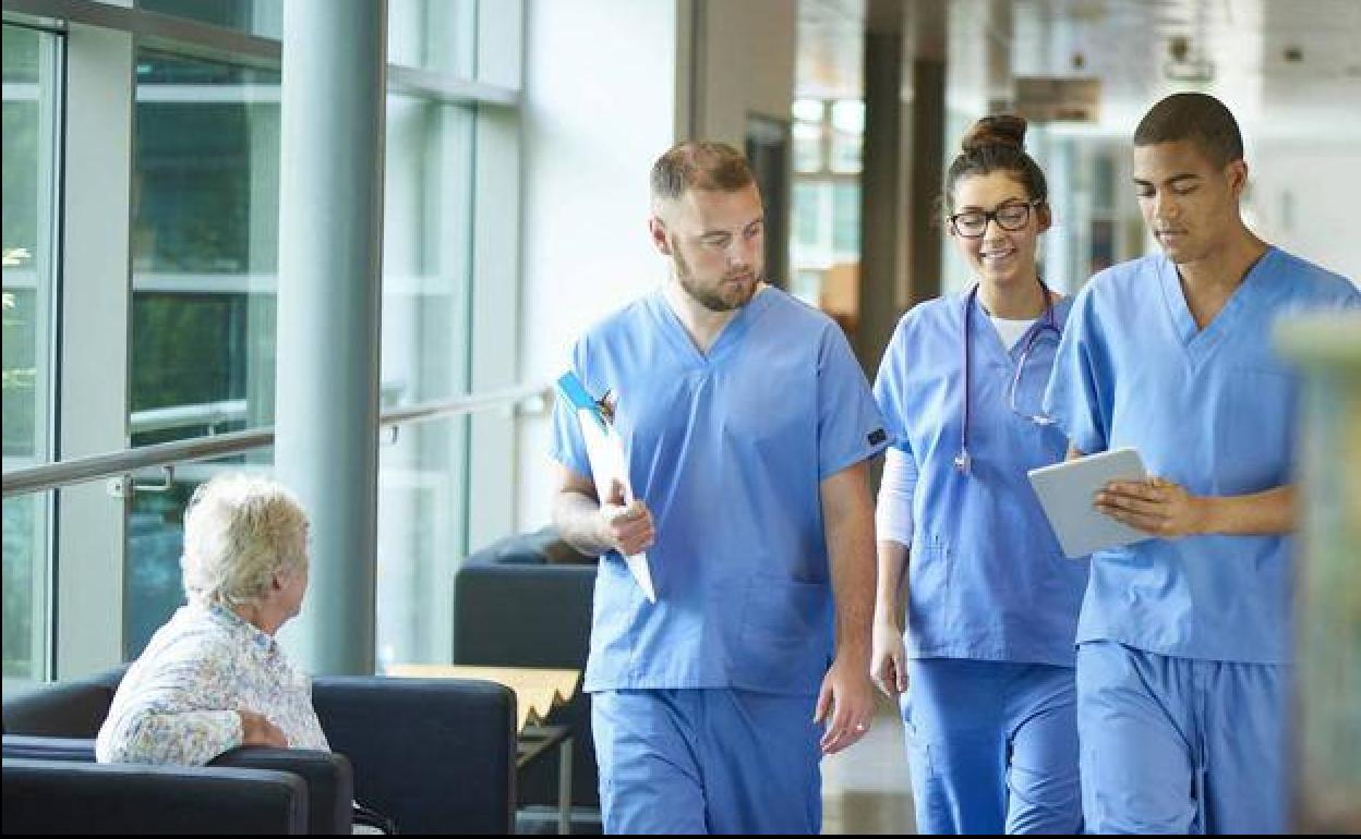 Siguen sin contratar suficientes enfermeras para hacer frente a la presión de la Covid-19