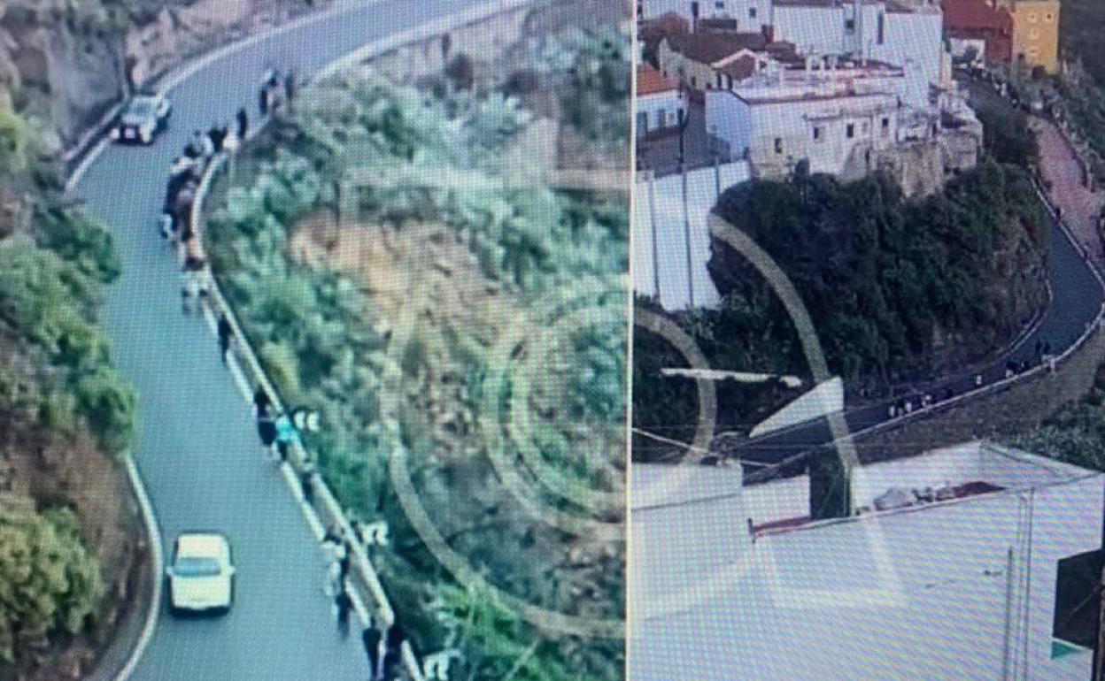 Imagen de TELDEACTUALIDAD de los migrantes caminando el pasado viernes por Valsequillo. 