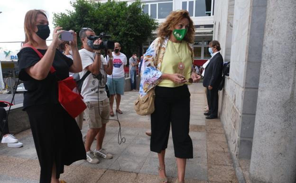 Yaiza Sotorrío entra en el Juzgado a declarar ante el juez. 