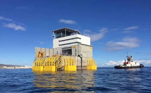 Un consorcio europeo prueba en Gran Canaria una planta solar marina flotante