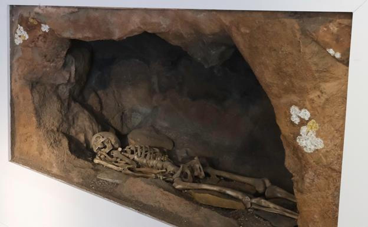 Reproducción de una cueva funeraria en el Museo Arqueológico de Betancuria. 
