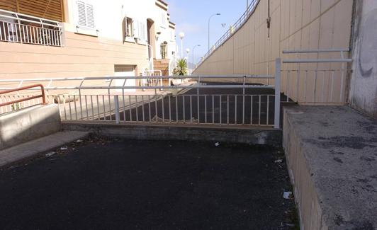 Imagen de la valla que separa las dos zonas. 