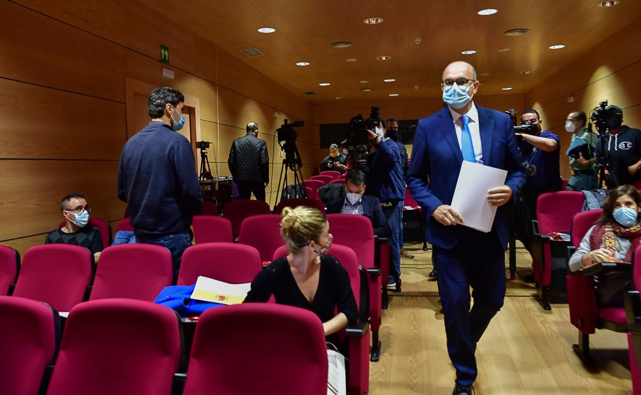 El delegado del Gobierno, Anselmo Pestana, presentó ayer los datos de criminalidad en Canarias y los desligó de la inmigración. 