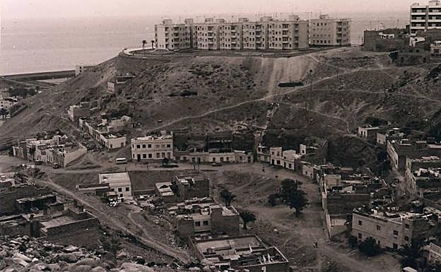 Imagen principal - Fotos antiguas de la calle Maestro Rodó cedidas por Matías Dávila.