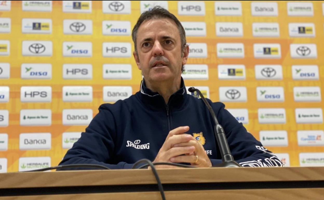 Porfi Fisac repasó la actualidad del conjunto claretiano antes de jugar ante el Manresa. 