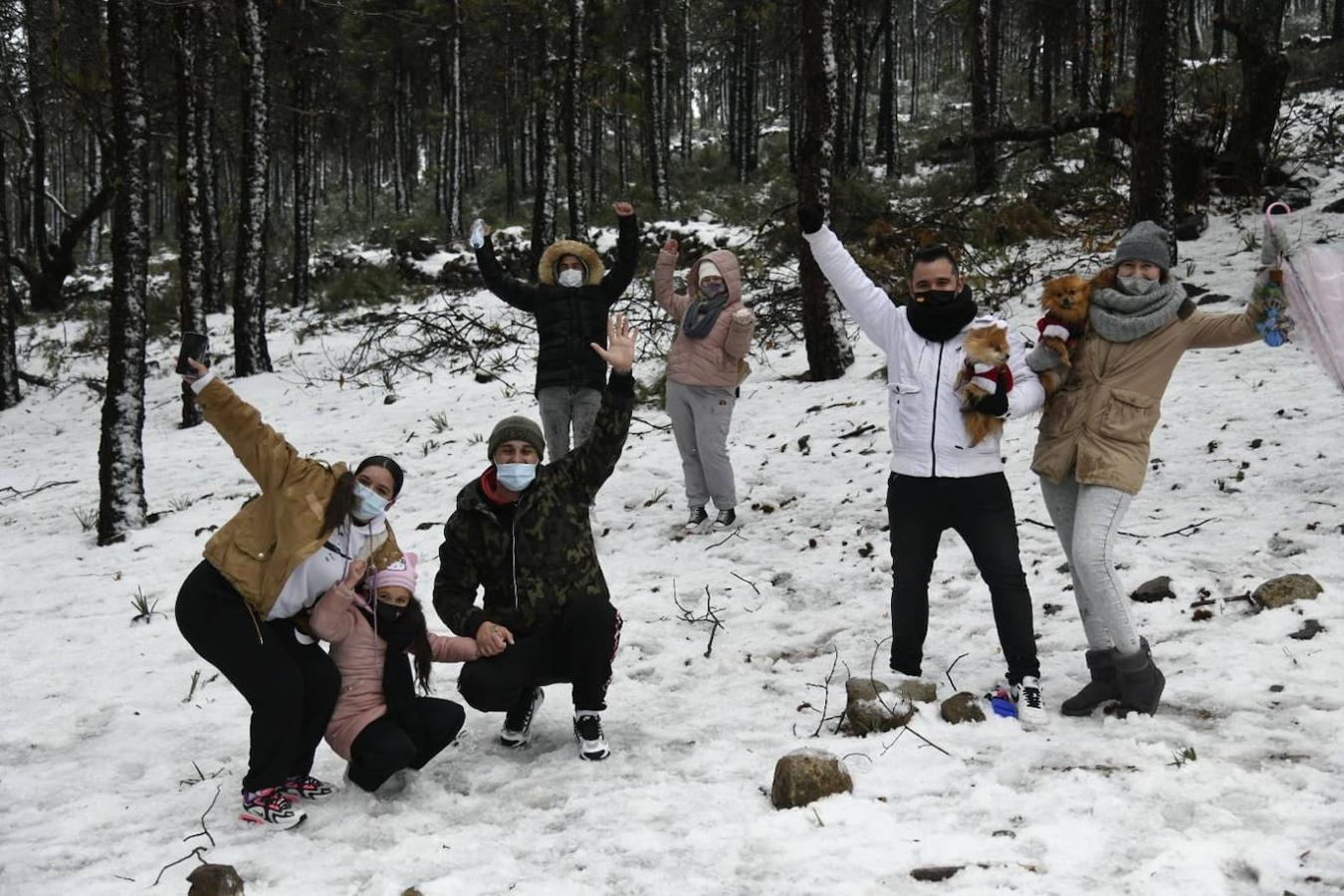 Fotos: Lleno en la cumbre en busca de la nieve