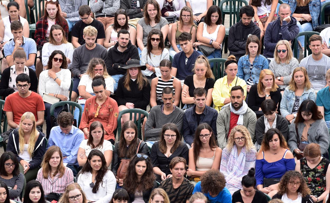 Ellos salen más (58,52%), pero se recibe a más alumnas (60,5%)