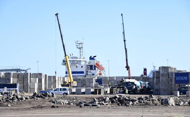 La Autoridad Portuaria adjudica contratos para obras y servicios por casi 3 millones de euros
