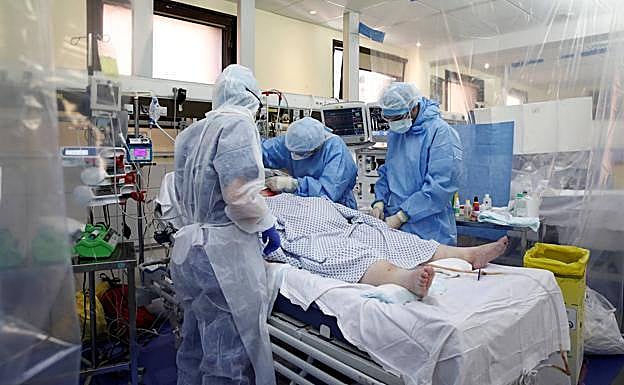 Imagen de archivo de una paciente de Covid en la UCI. 
