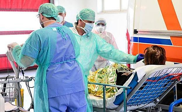 Imagen de archivo de una paciente con coronavirus. 