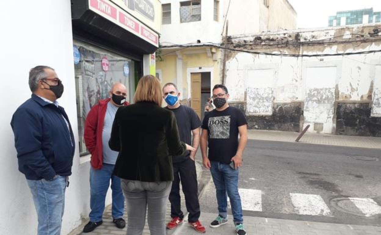 Empresarios y residentes trasladan a Pérez los miedos en Manolo Millares