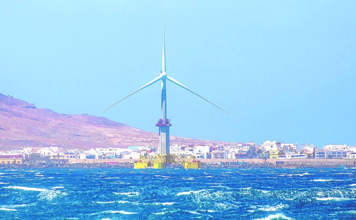 magen del prototipo MLRT de aerogenerador con tecnología Elisa montado en el puerto de Arinaga e instalado luego junto a la Plocan. . 