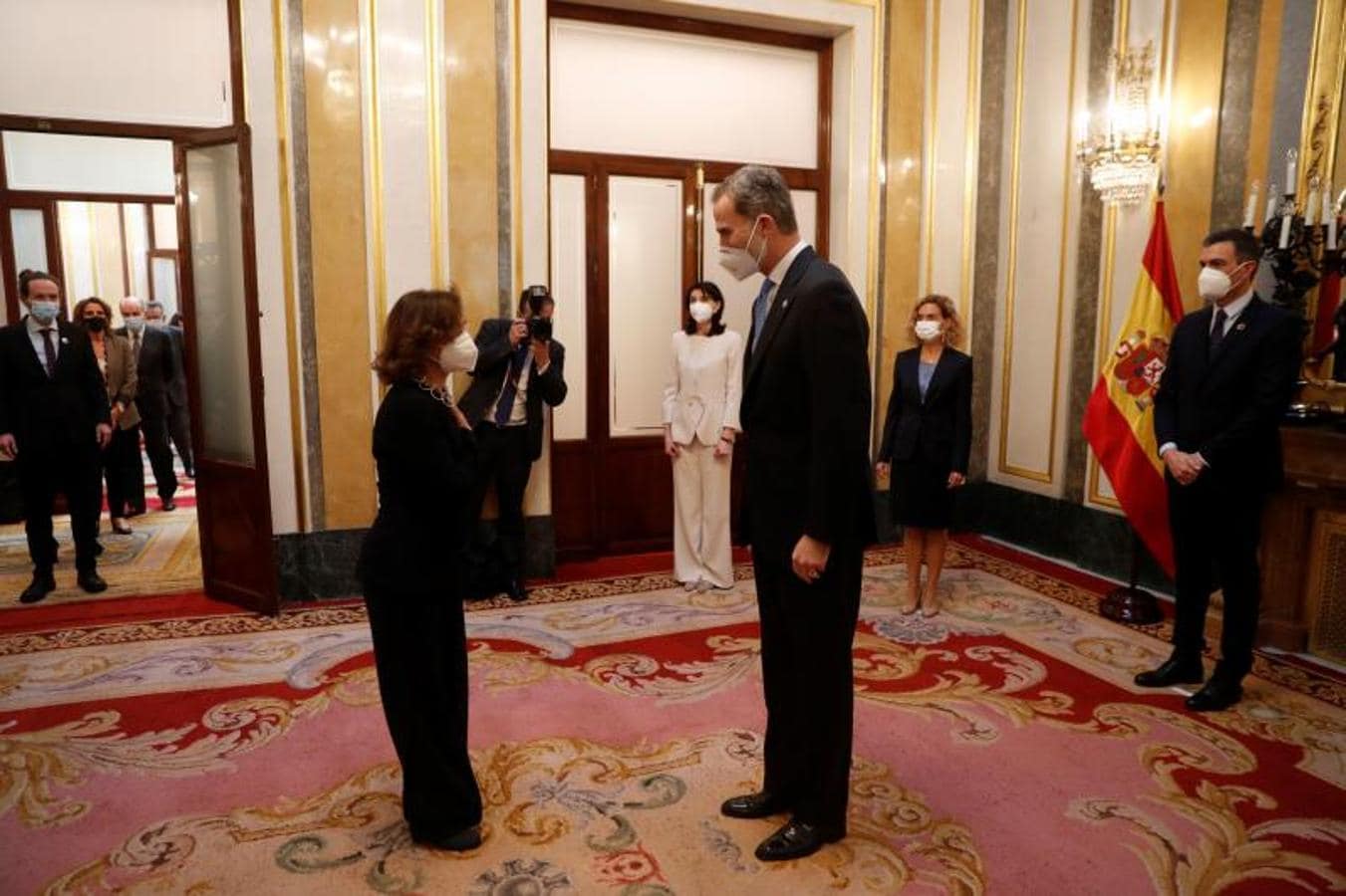 El rey Felipe VI recibe a la vicepresidenta primera del Gobierno, Carmen Calvo 