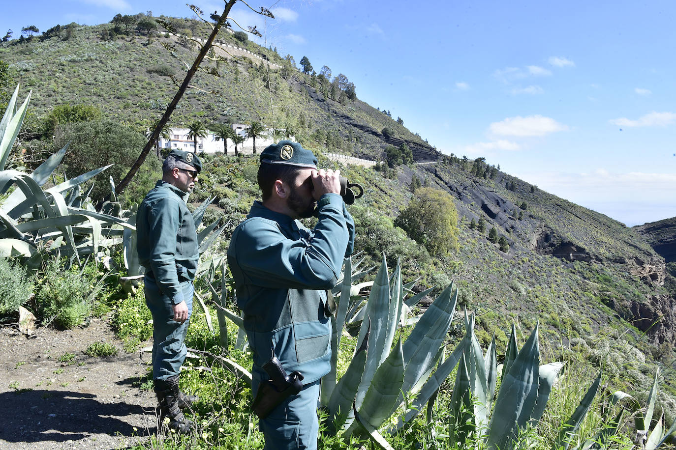 Imagen de arcchio de agentes del Seporna de la Guardia Civil. 