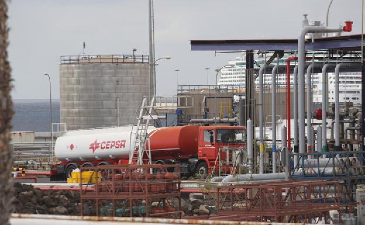 Descarga de producto petrolífero. 