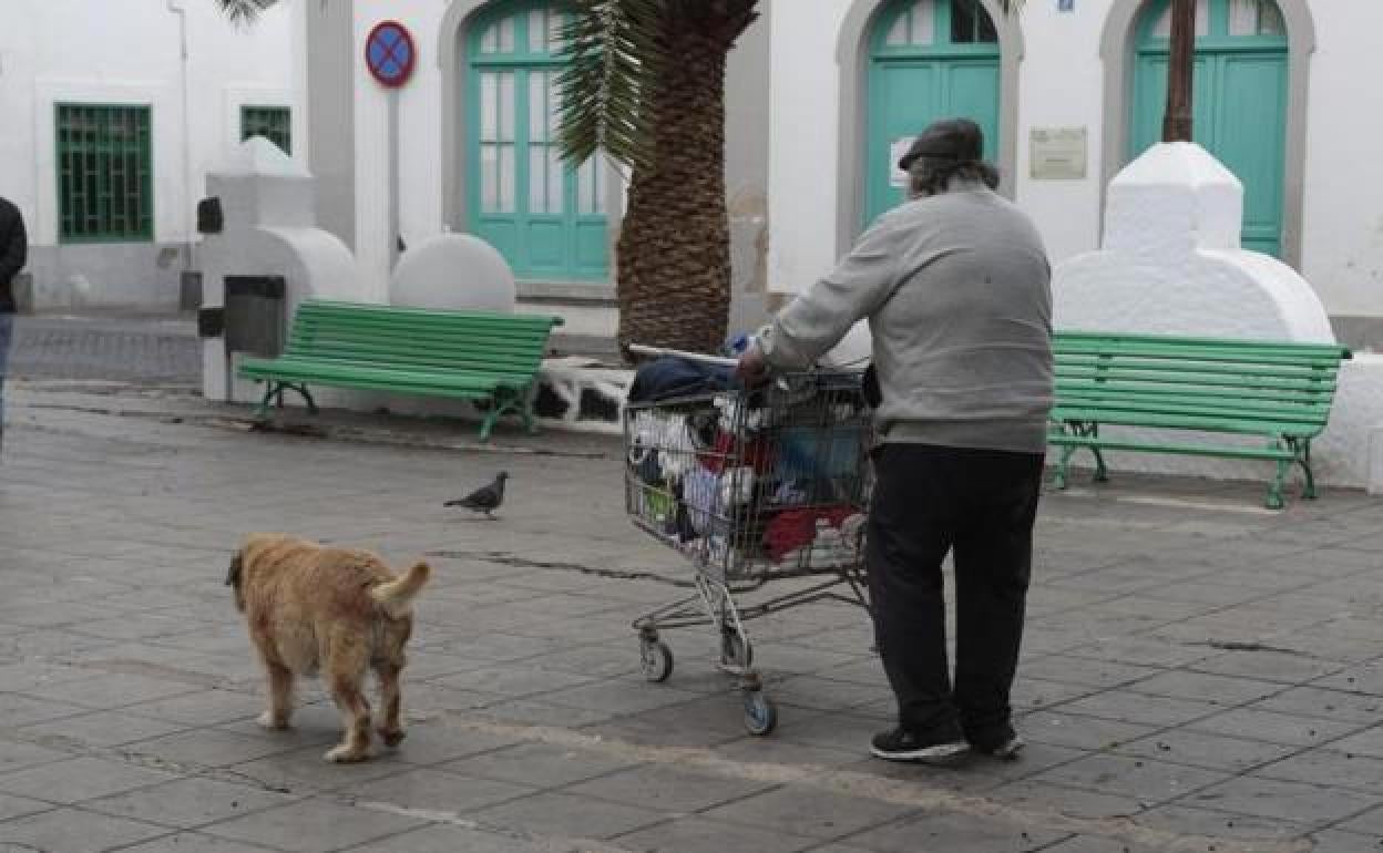 Persona sin techo en Arrecife. 