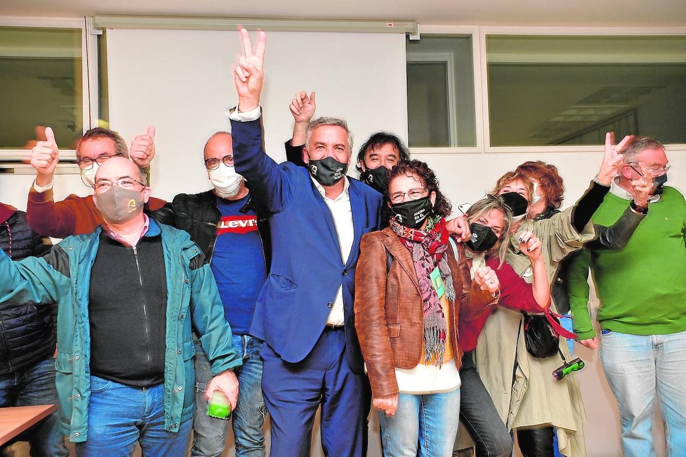 La Universidad de Las Palmas de Gran Canaria (ULPGC) votó por el cambio y eligió a Lluís Serra Majem como rector, el quinto desde la creación de la institución académica. El catedrático de Salud pública y Medicina Preventiva se impuso por nueve puntos de diferencia (54,62% por 45,38%) a Rafael Robaina, que aspiraba a la reelección. 