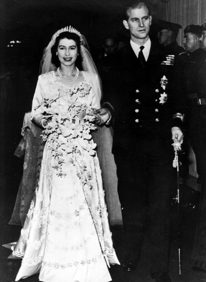 Isabel II y su marido, en una imagen de u boda en 1947.