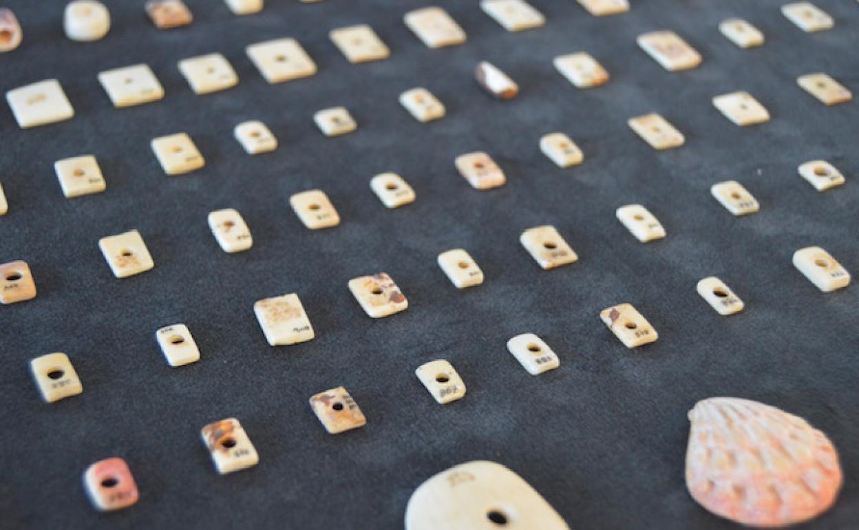 Las cuentas se exponen en la vitrina del mes del museo insular situado en Betancuria. 