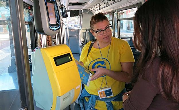 Imagen de archivo de la campaña explicativa del uso del bono sin contacto. 