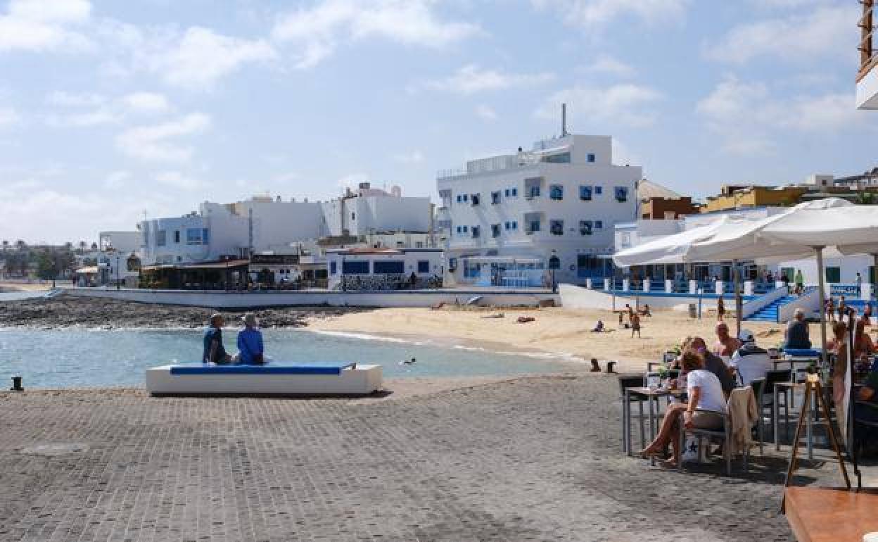 Imagen de archivo de turistas en Corralejo 