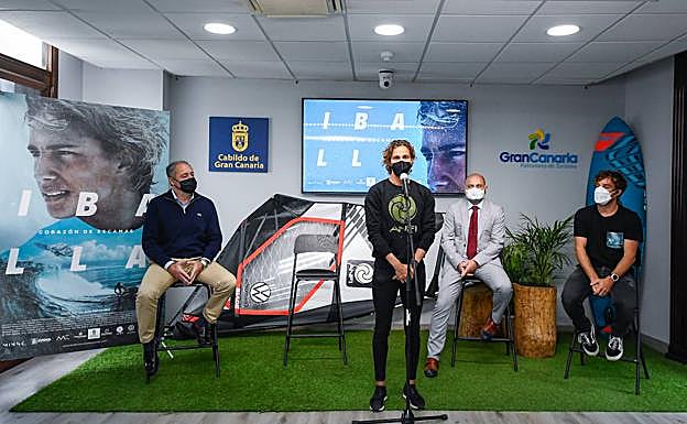 'Iballa corazón de escamas' recoge el lado más humano de la campeona del mundo de windsurf y paddle surf