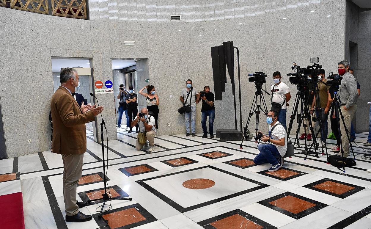 Imagen de archivo de una comparecencia del presidente, Ángel Víctor Torres, en la sede de Presidencia en Gran Canaria. 