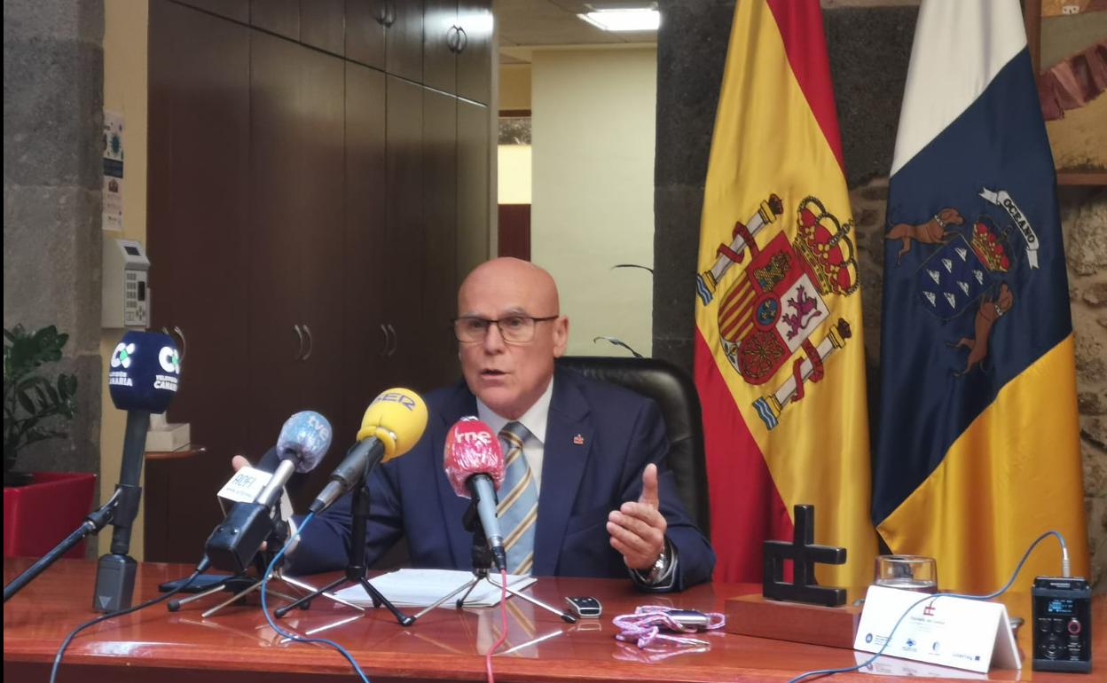 Imagen del Diputado del Común de Canarias, Rafael Yanes, en rueda de prensa esta semana. 