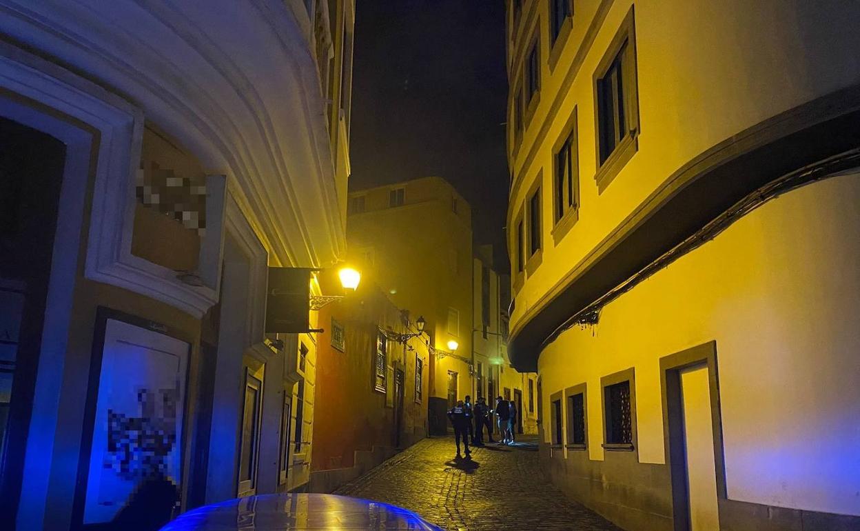 Más de 20 denunciados por una fiesta ilegal en Vegueta