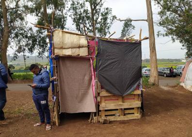 Imagen secundaria 1 - «La situación en Las Raíces es bastante desesperante»