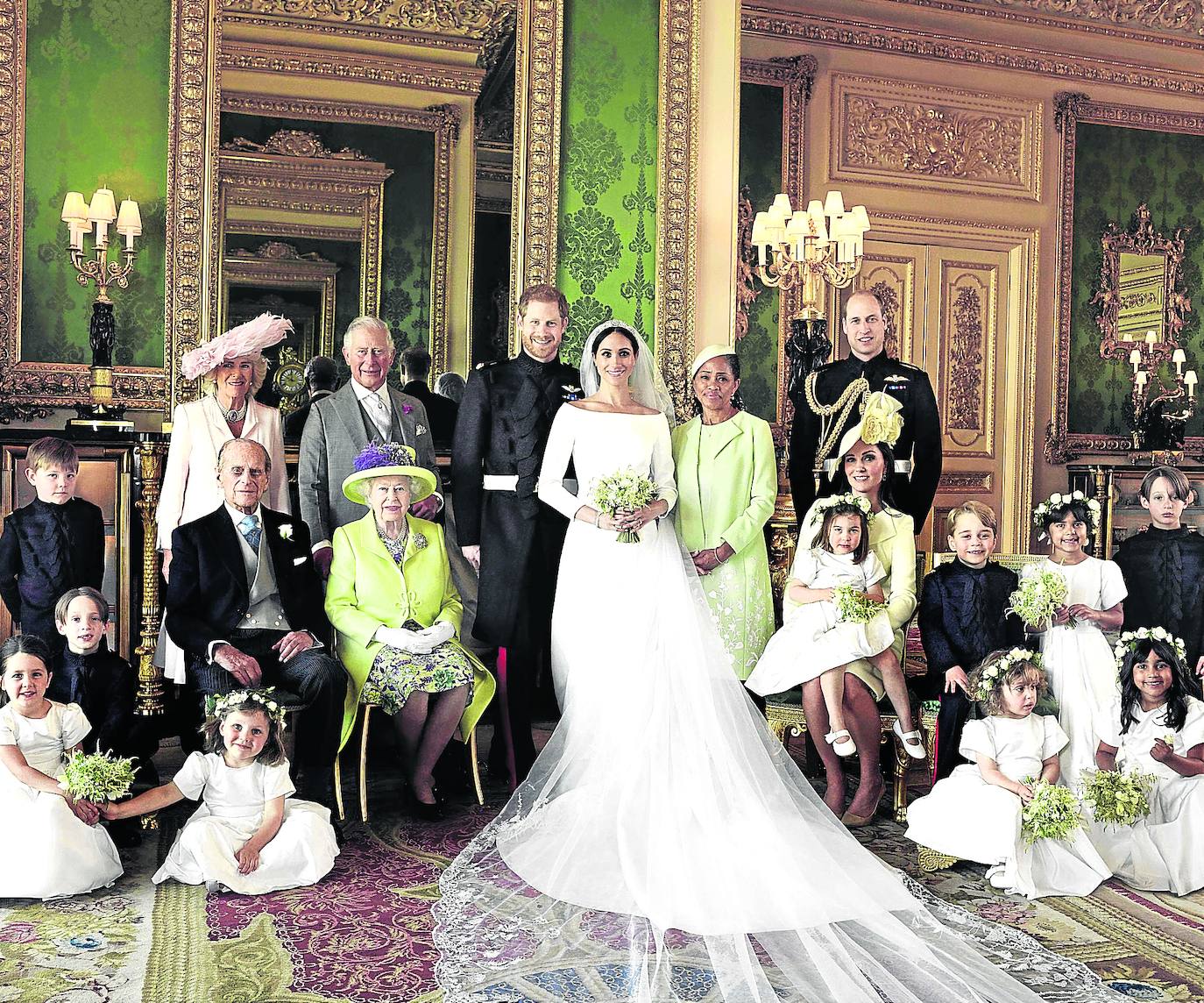Fotografía oficial de la familia real británica tomada tras la boda de Meghan Markle y el príncipe Enrique.