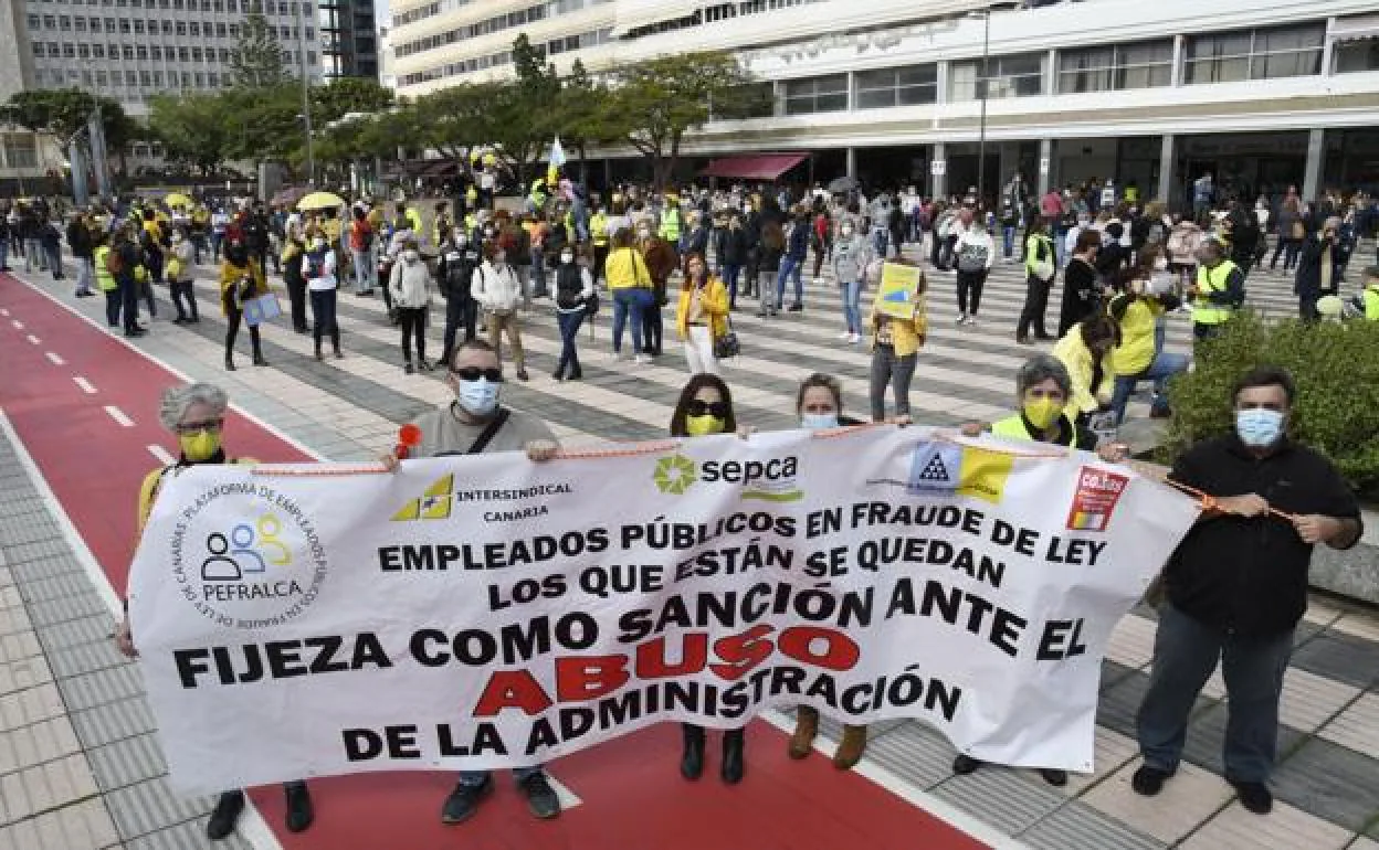 Imagen de archivo de una protesta del personal temporal e interino de la comunidad autónoma. 