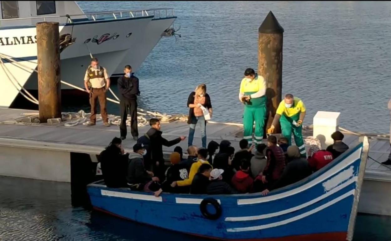 Llegan Dos Pateras Con 52 Inmigrantes Magrebíes A Lanzarote Y La Graciosa Canarias7 7005