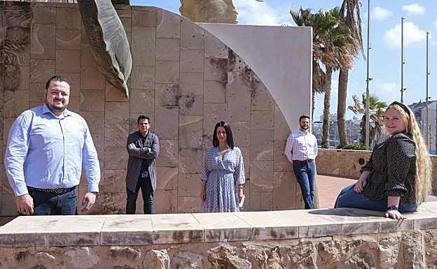 De izquierda a derecha, Iván Figueira, Francisco Corujo,Magdalena Padilla, Fernando Campero y Andrea Gens. 