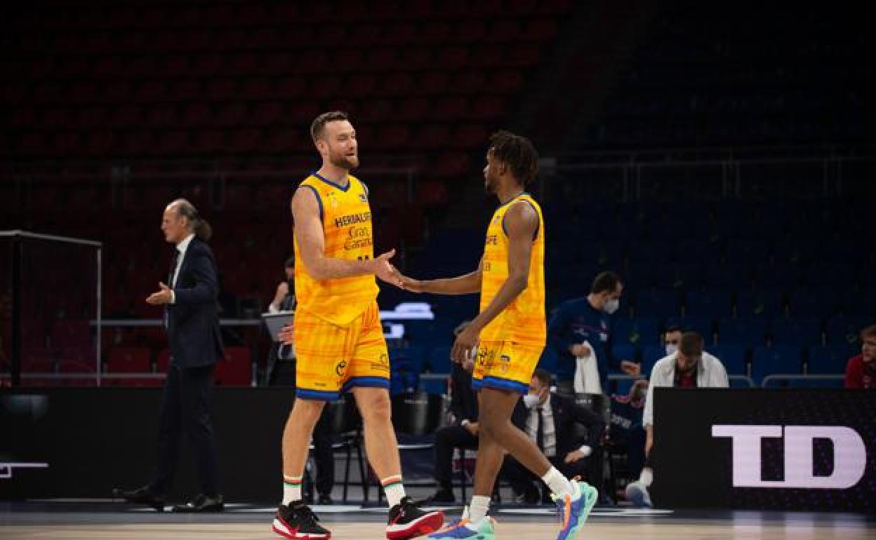 Costello y Montero, el domingo en Vitoria. 