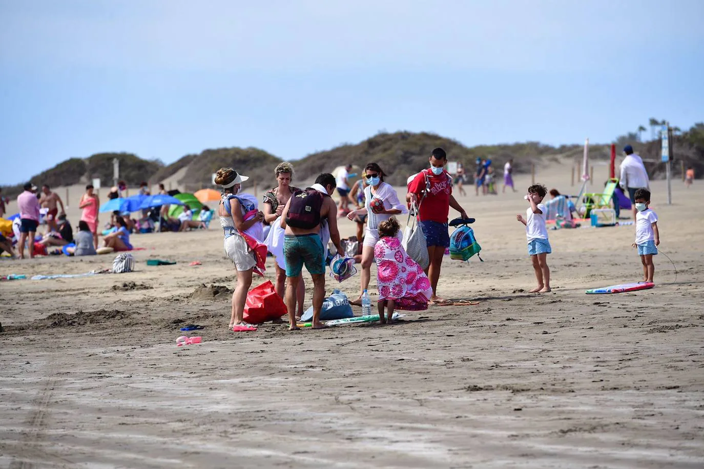 Fotos: El viento y el oleaje dejan a medio gas las playas del sur de Gran Canaria