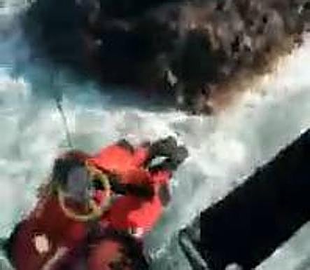 Salvan la vida a un pescador en apuros en Santiago del Teide