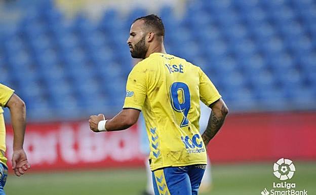 Imagen principal - Atracón de goles y sonrisas de la UD (6-1)