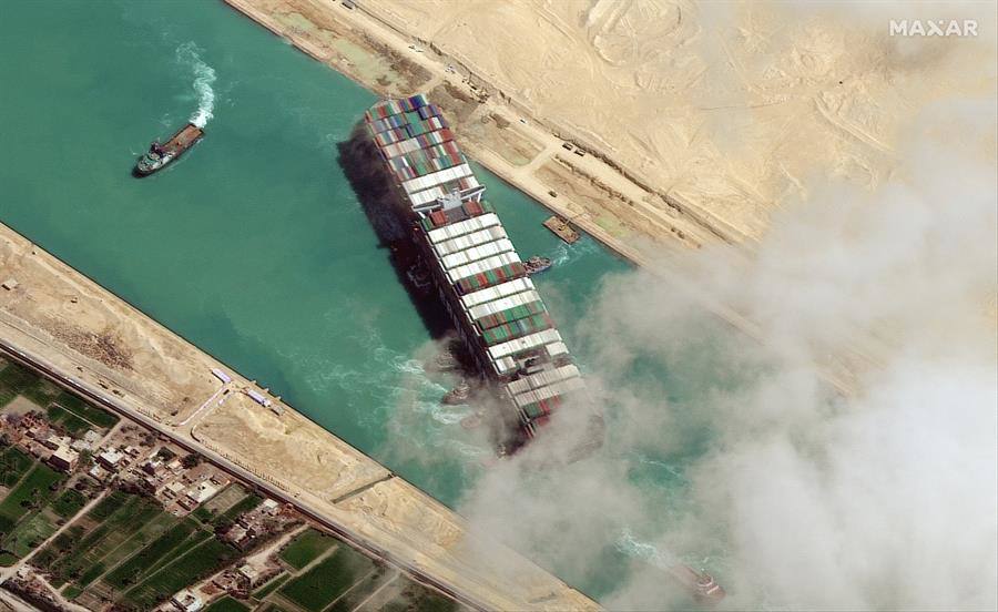 La semana arrancó con la liberación del buque portacontenedores 'Ever Given' encallado el 23 de marzo en el Canal de Suez. El incidente ha provocado pérdidas milmillonarias.
