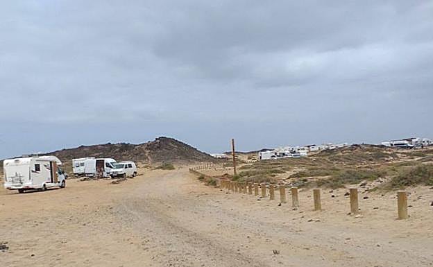 Imagen de caravanas en Caleta de Caballo, Teguise. 