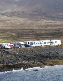Imagen secundaria 2 - Las caravanas expulsadas de Papagayo se reparten por el litoral de Lanzarote