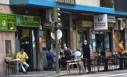 Imagen de archivo de una terraza en la primera ola y sin relación con esta noticia. 